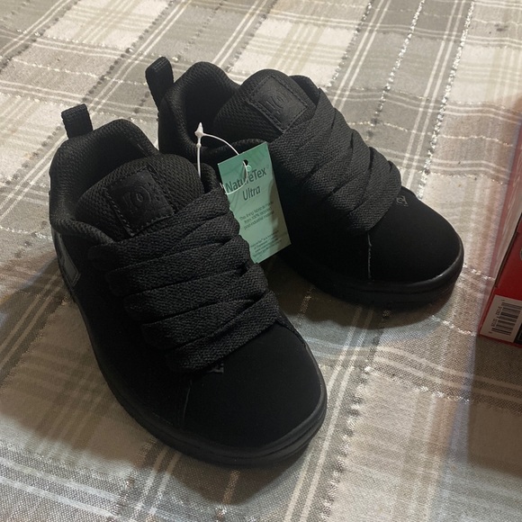 dc court graffik size 11